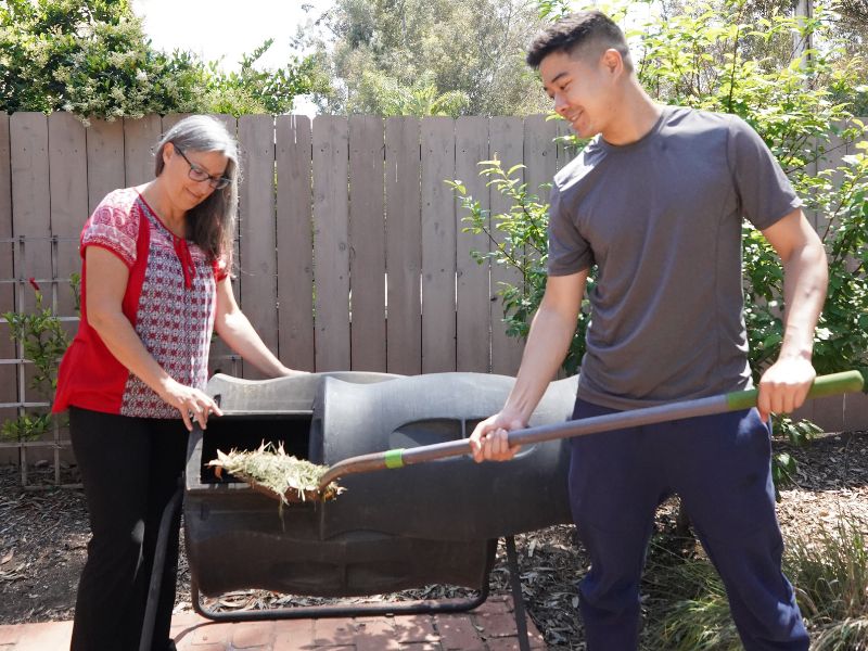 How do Tumbler Compost Bins Work? - Solana Center