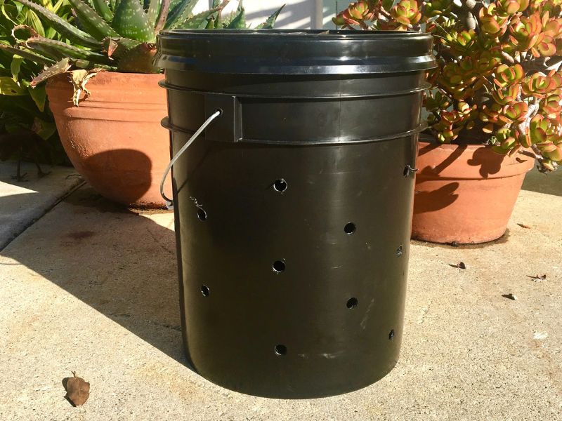 How to Make a Worm Composter Using Plastic Buckets